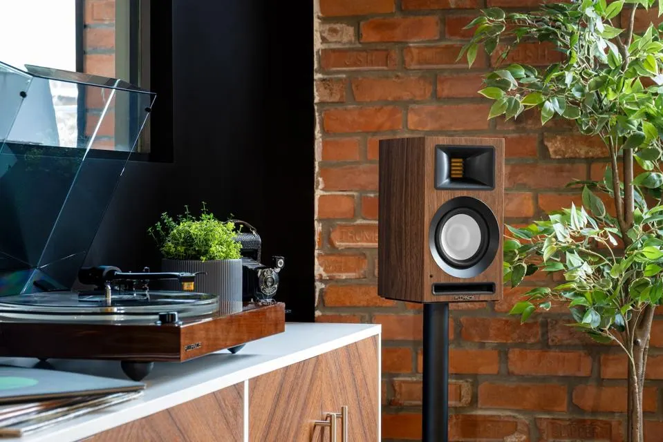 Fluance Ri71 Powered Bookshelf Speakers